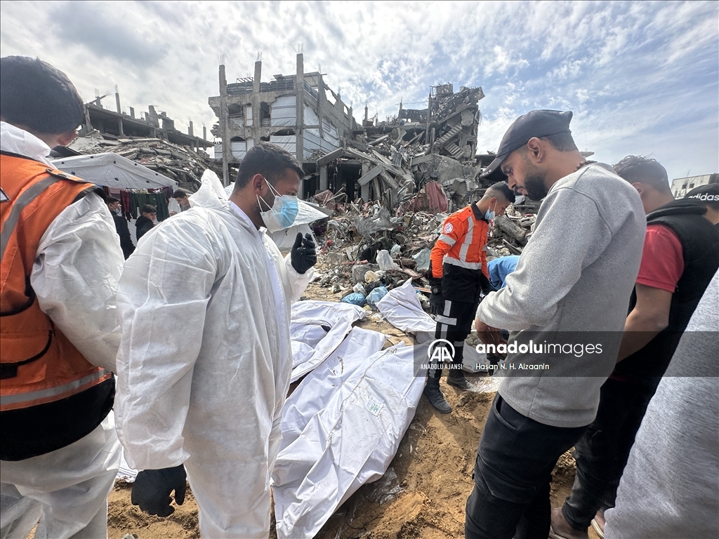 İsrail'in Gazze’ye düzenlediği saldırılarda öldürdüğü onlarca Filistinlinin naaşına ulaşıldı