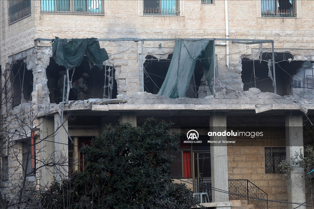 İsrail askerleri, Batı Şeria'da Filistinli tutuklunun evini yıktı