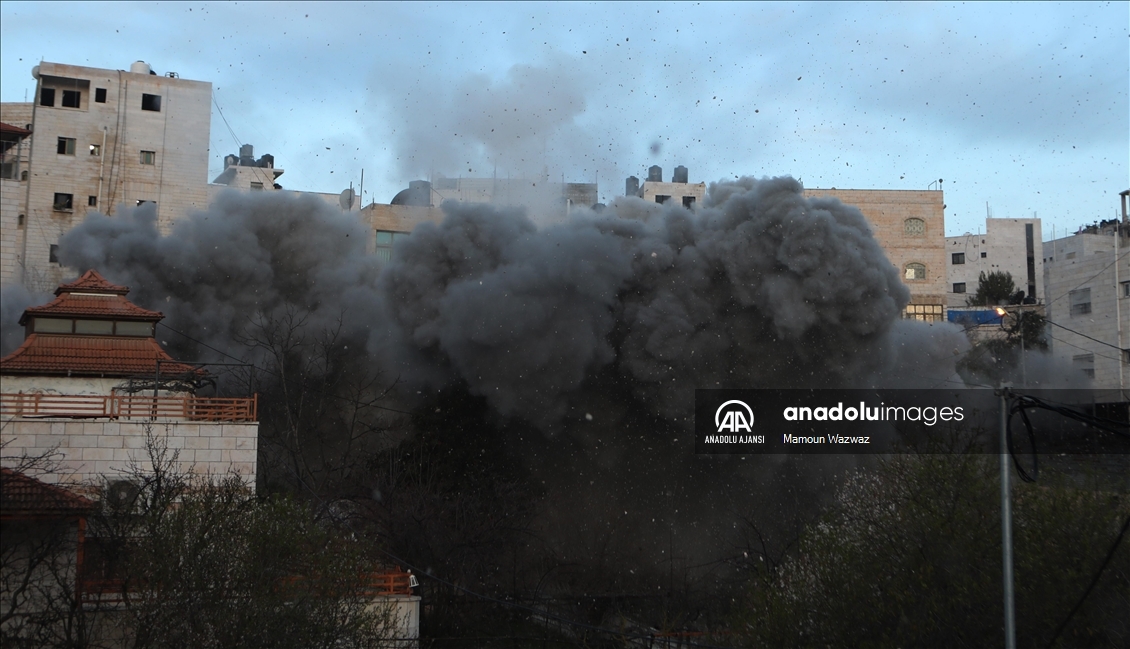 İsrail askerleri, Batı Şeria'da Filistinli tutuklunun evini yıktı