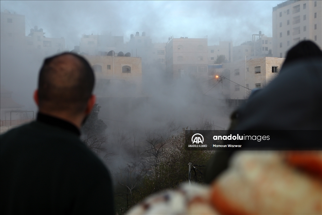 İsrail askerleri, Batı Şeria'da Filistinli tutuklunun evini yıktı