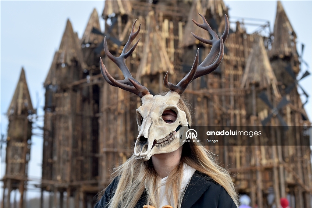 Жители России собираются на Масленицу, чтобы отпраздновать приход весны