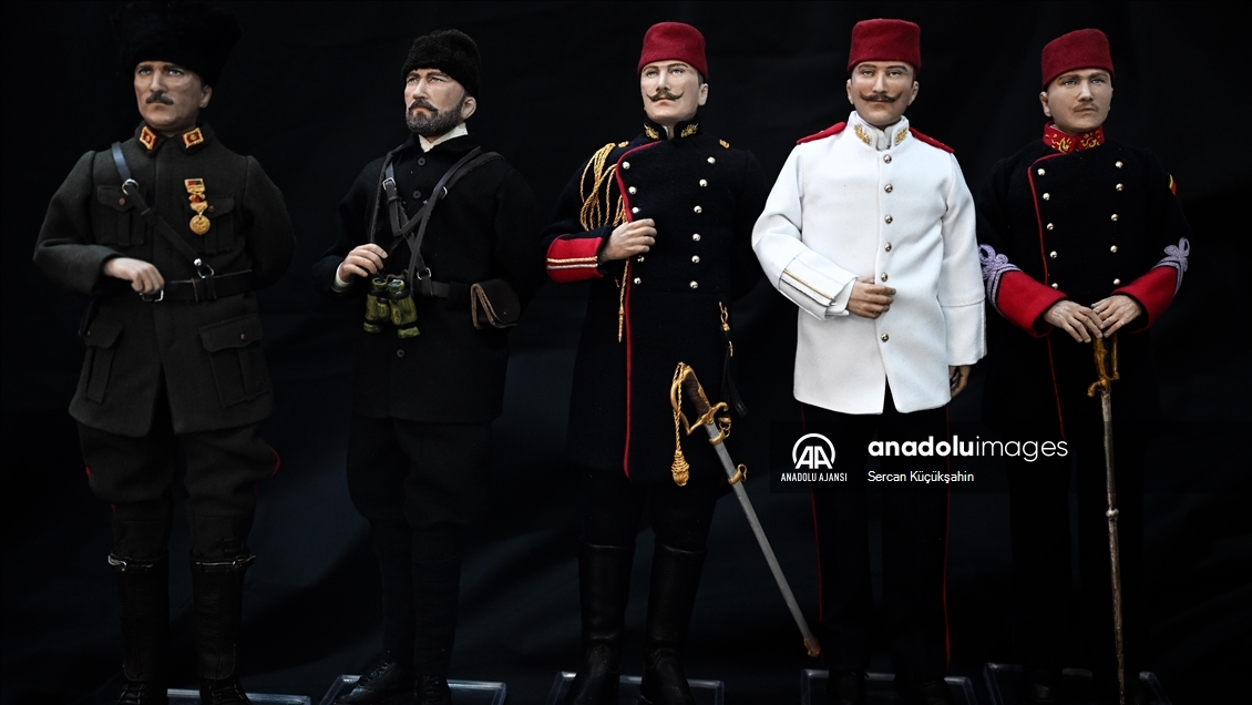 Polimer kilden Atatürk ve Yeşilçam yıldızlarının minyatürlerini yapıyor