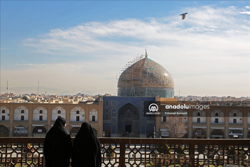 مسجد الشيخ لطف الله.. تحفة معمارية بلا مئذنة في إيران