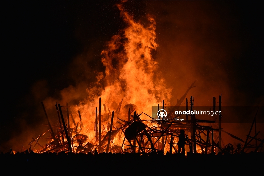 Жители России собираются на Масленицу, чтобы отпраздновать приход весны
