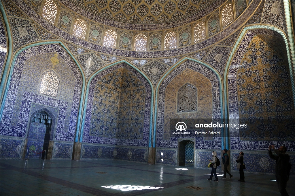 İran’da Minaresiz ve Avlusuz Cami: Şeyh Lütfullah Camii