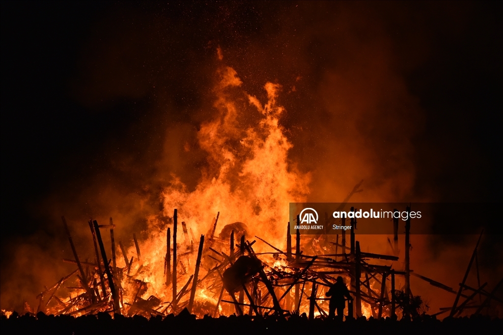 Жители России собираются на Масленицу, чтобы отпраздновать приход весны