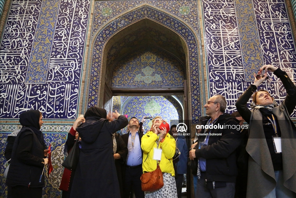 مسجد الشيخ لطف الله.. تحفة معمارية بلا مئذنة في إيران