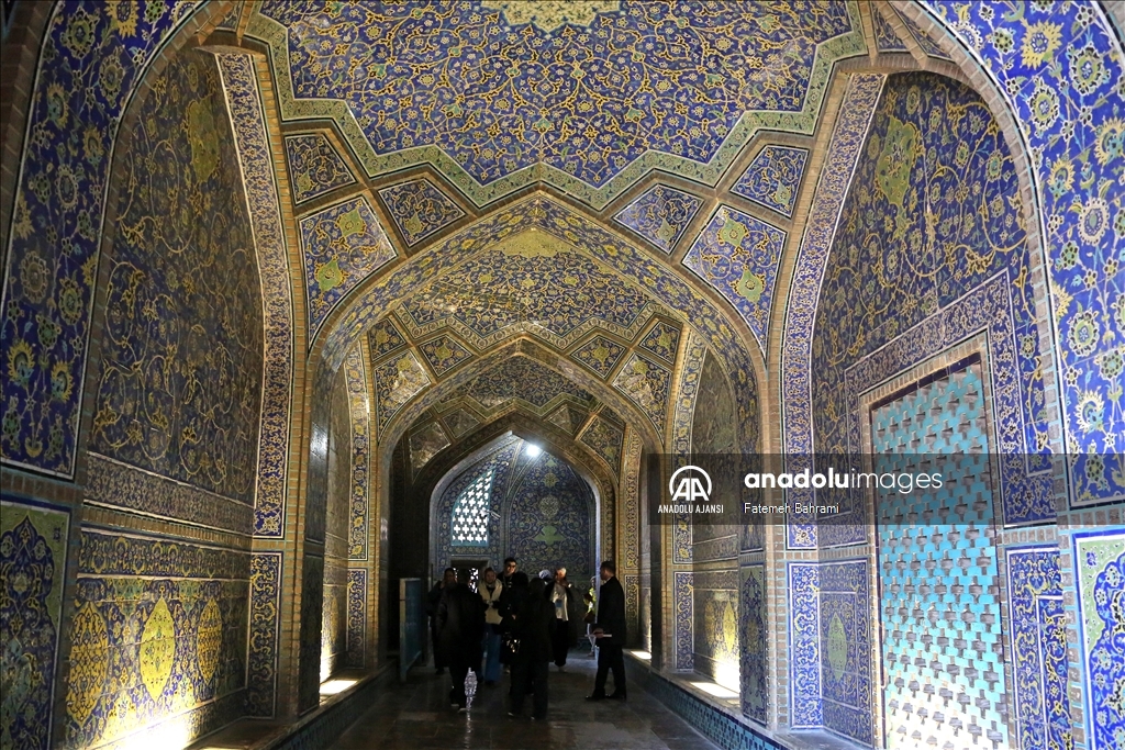 İran’da Minaresiz ve Avlusuz Cami: Şeyh Lütfullah Camii