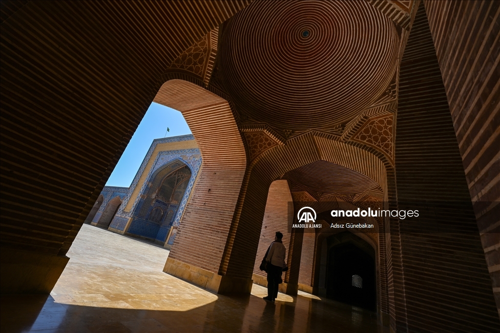 Pakistan'ın tarihi camileri ramazanda da ziyaretçilerini ağırlıyor