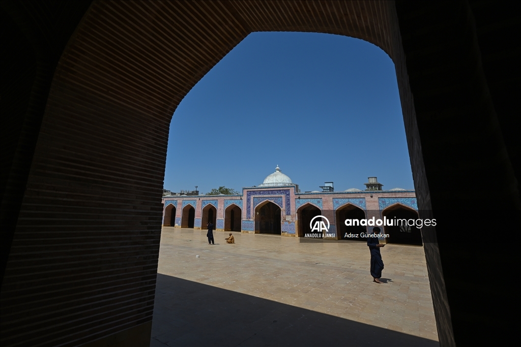 Pakistan'ın tarihi camileri ramazanda da ziyaretçilerini ağırlıyor