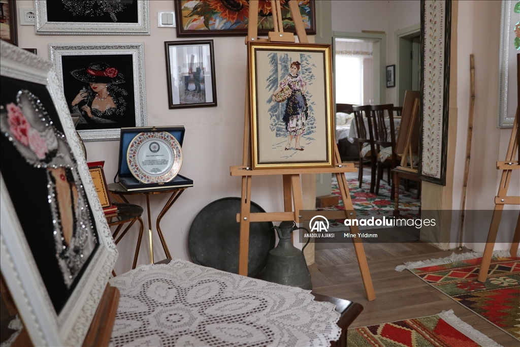 Kültürel miras taşıyıcısı 76 yaşındaki kadın yaptığı eserlerle evini müzeye dönüştürdü