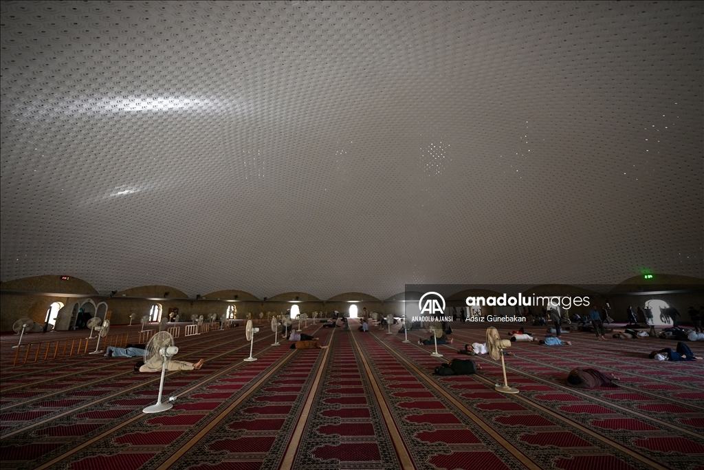 Pakistan'ın tarihi camileri ramazanda da ziyaretçilerini ağırlıyor