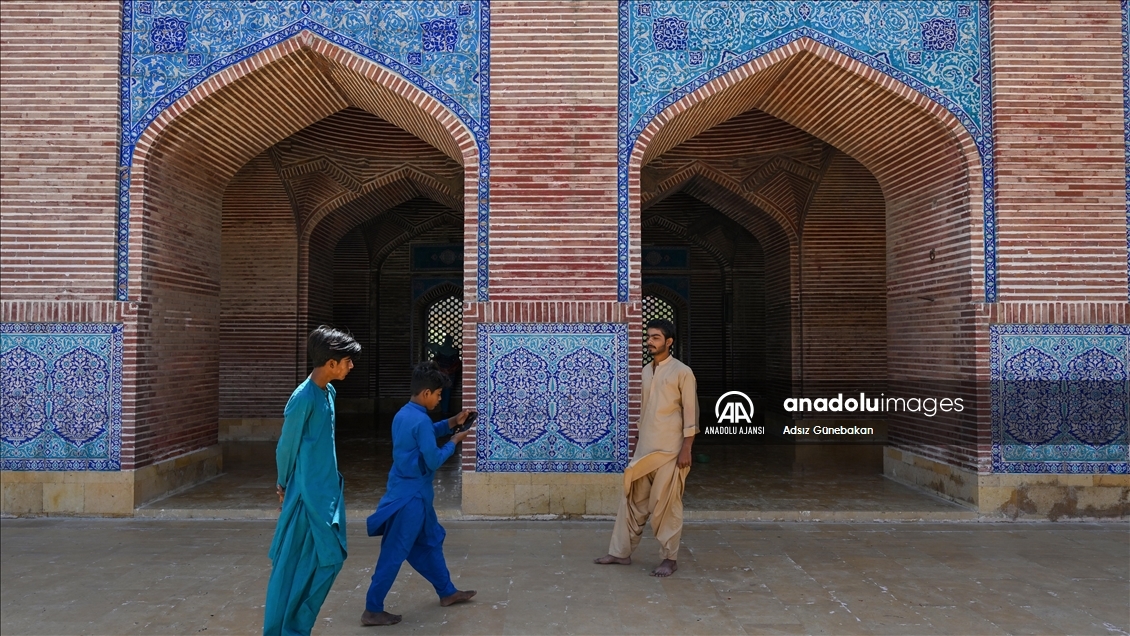 Pakistan'ın tarihi camileri ramazanda da ziyaretçilerini ağırlıyor