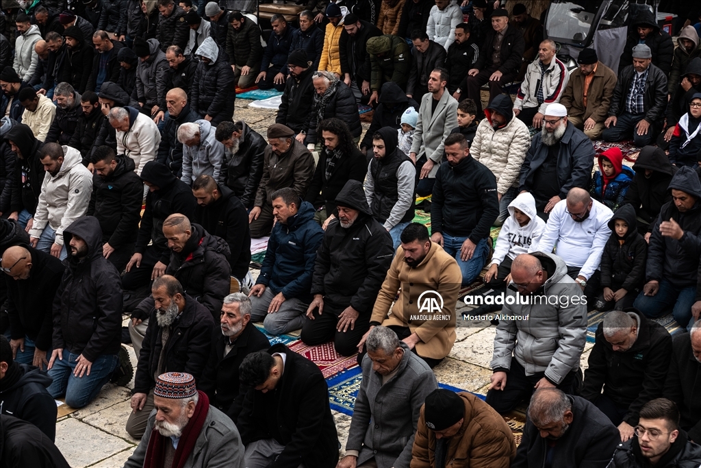 90 ألف مصلّ يقيمون الجمعة الأولى من رمضان في الأقصى