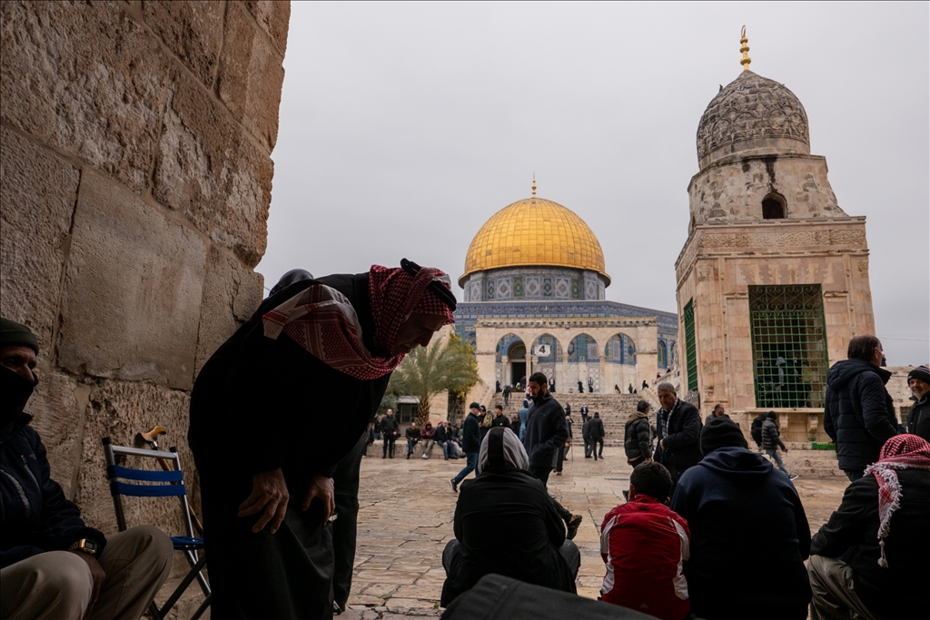 90 ألف مصلّ يقيمون الجمعة الأولى من رمضان في الأقصى