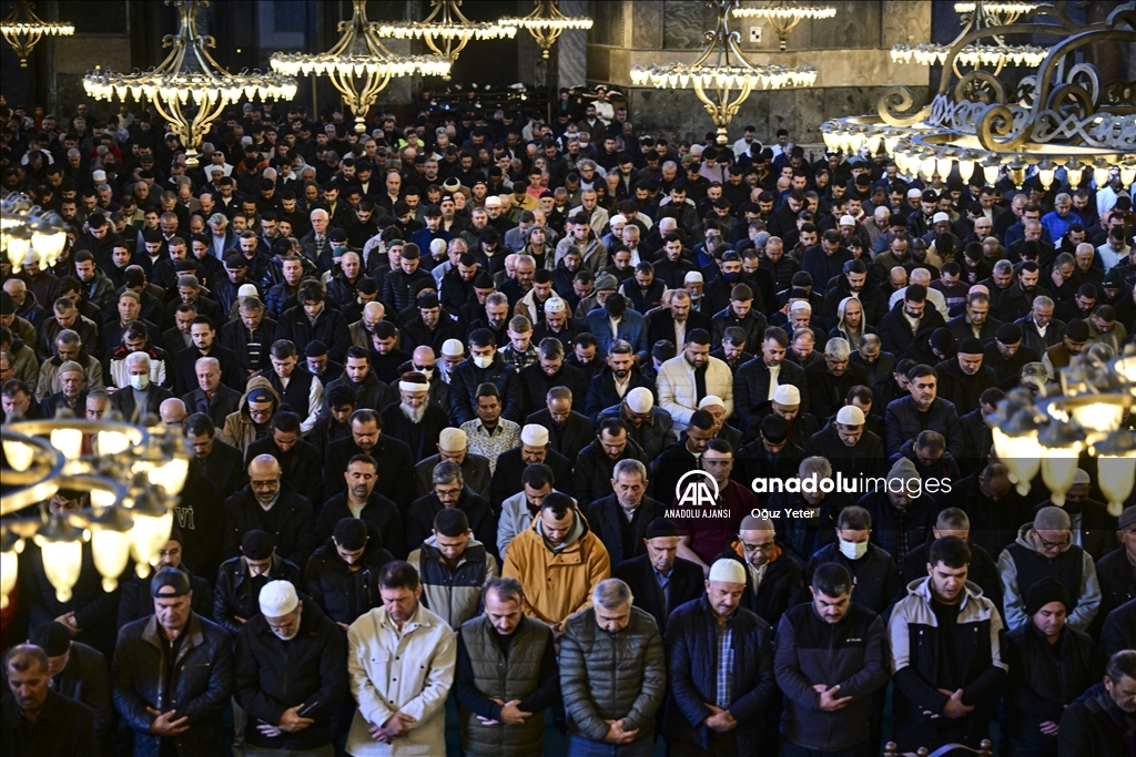 Ayasofya-i Kebir Cami-i Şerifi'nde ramazanın ilk cuma namazı kılındı
