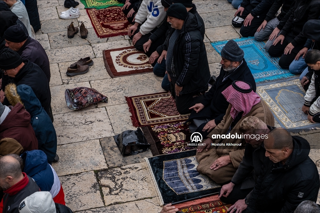 90 ألف مصلّ يقيمون الجمعة الأولى من رمضان في الأقصى