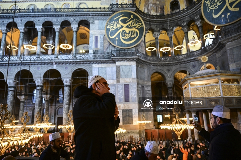 Ayasofya-i Kebir Cami-i Şerifi'nde ramazanın ilk cuma namazı kılındı