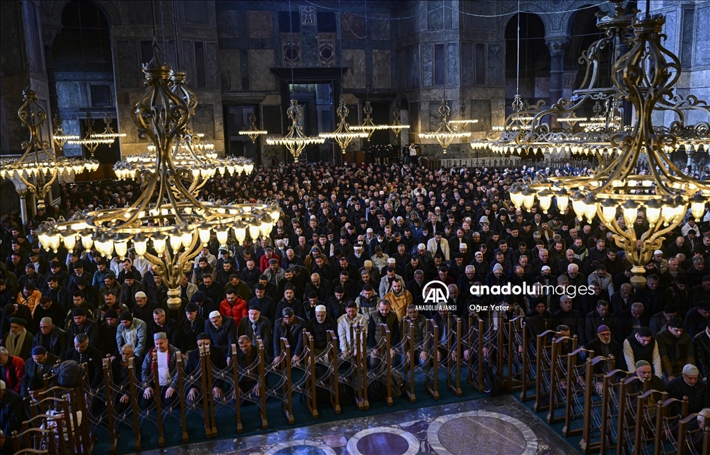Ayasofya-i Kebir Cami-i Şerifi'nde ramazanın ilk cuma namazı kılındı