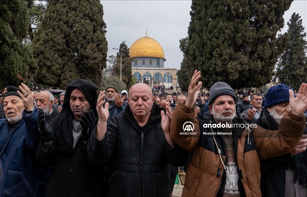 90 ألف مصلّ يقيمون الجمعة الأولى من رمضان في الأقصى