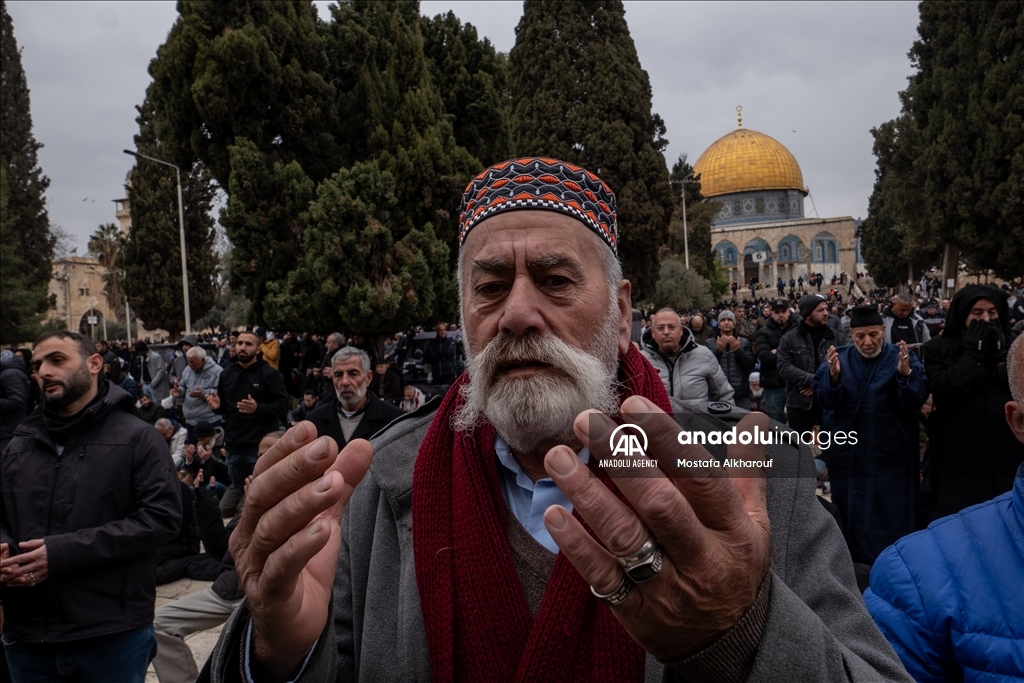 90 ألف مصلّ يقيمون الجمعة الأولى من رمضان في الأقصى