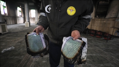 İsrail güçleri Batı Şeria'da camilere baskın yaparak birini ateşe verdi