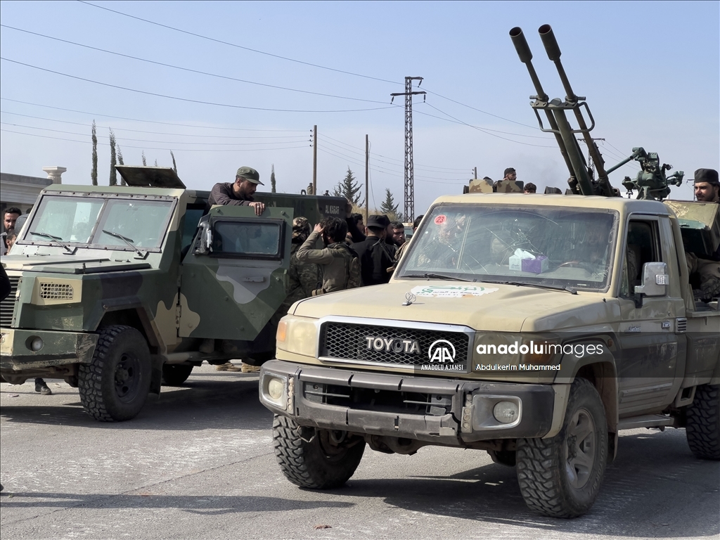 Suriye'nin Lazkiye ilinde devrik rejim güçlerine karşı operasyon düzenledi