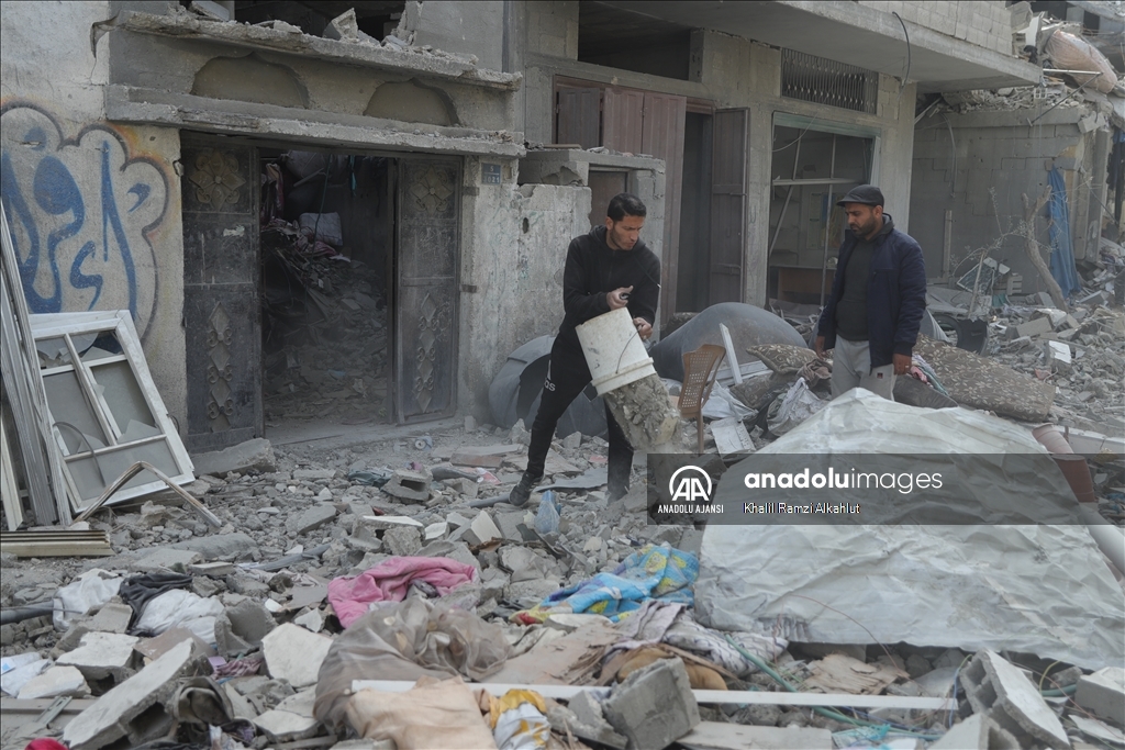 Gazze'nin Beyt Lahya kentindeki büyük yıkıma rağmen Filistinliler evlerine dönüşlerini sürdürüyor