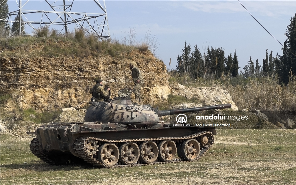 Suriye'nin Lazkiye ilinde devrik rejim güçlerine karşı operasyon düzenledi