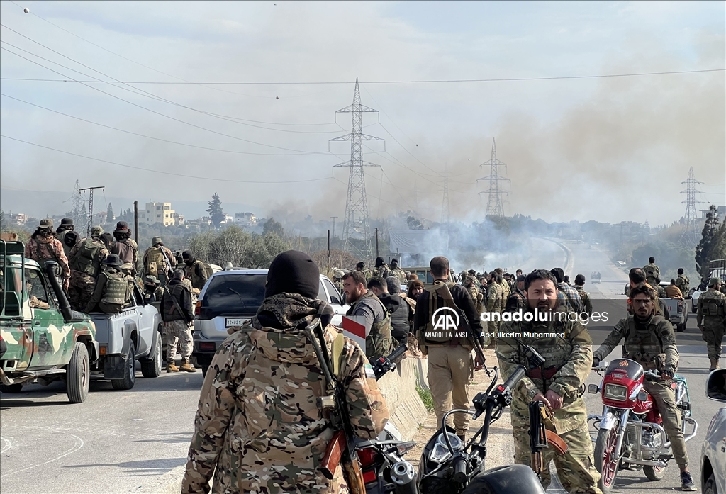 Suriye'nin Lazkiye ilinde devrik rejim güçlerine karşı operasyon düzenledi