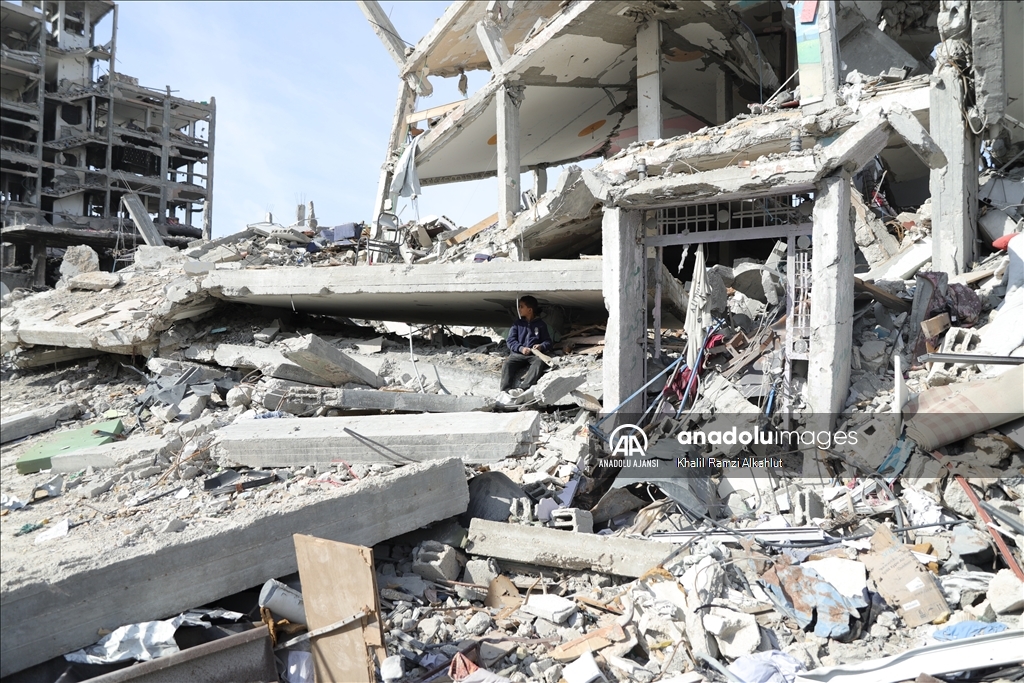 Gazze'nin Beyt Lahya kentindeki büyük yıkıma rağmen Filistinliler evlerine dönüşlerini sürdürüyor