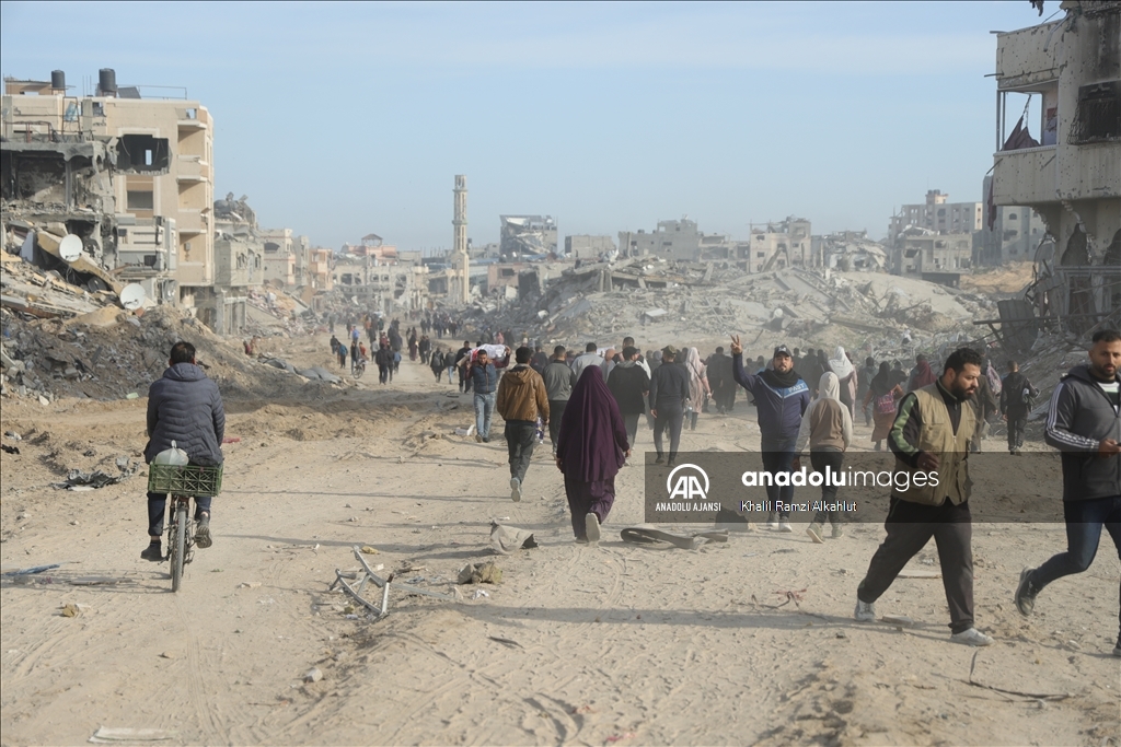Gazze'nin Beyt Lahya kentindeki büyük yıkıma rağmen Filistinliler evlerine dönüşlerini sürdürüyor