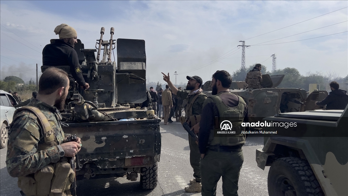 Suriye'nin Lazkiye ilinde devrik rejim güçlerine karşı operasyon düzenledi