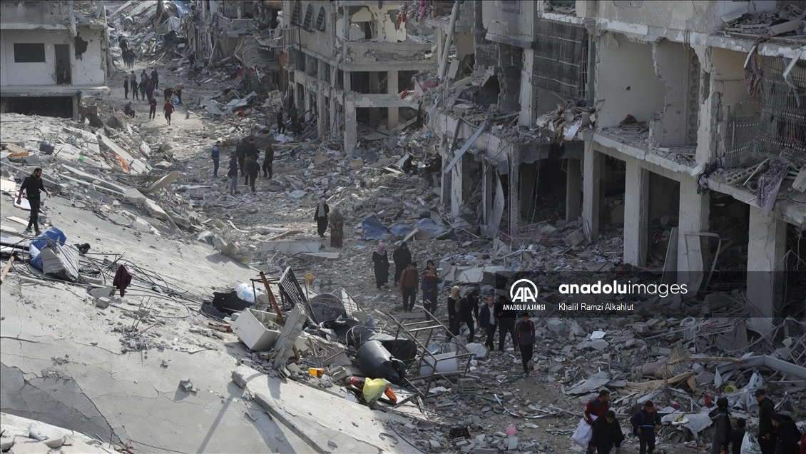 Gazze'nin Beyt Lahya kentindeki büyük yıkıma rağmen Filistinliler evlerine dönüşlerini sürdürüyor