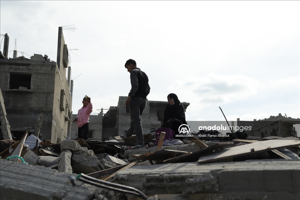 Gazze'nin Beyt Lahya kentindeki büyük yıkıma rağmen Filistinliler evlerine dönüşlerini sürdürüyor