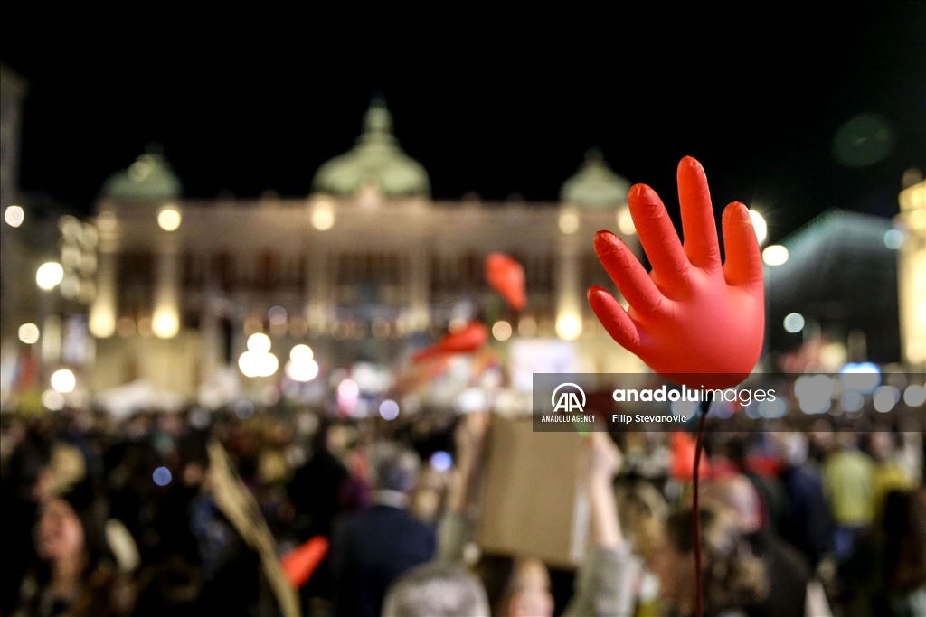 В Сербии продолжаются массовые акции протеста