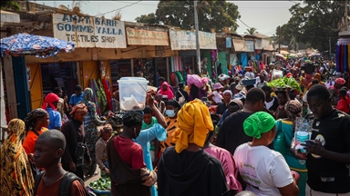 Afrika'daki pazarlar, ticari faaliyetlerin yanında önemli kültürel etkileşim merkezleri konumunda