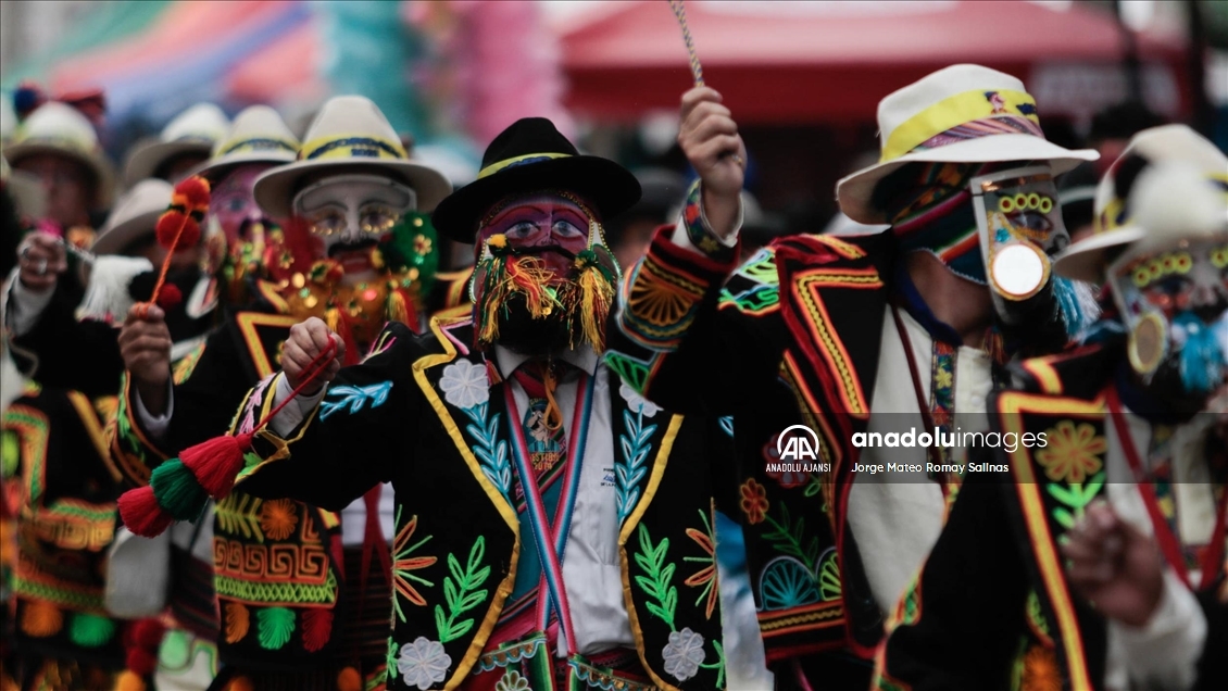 Bolivya'da düzenlenen karnavalın kapanışı renkli gösterilerle yapıldı