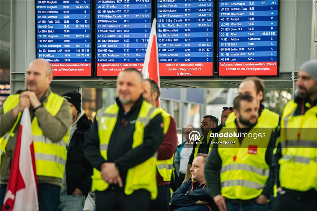 Germany airport strikes affect nearly half a million passengers