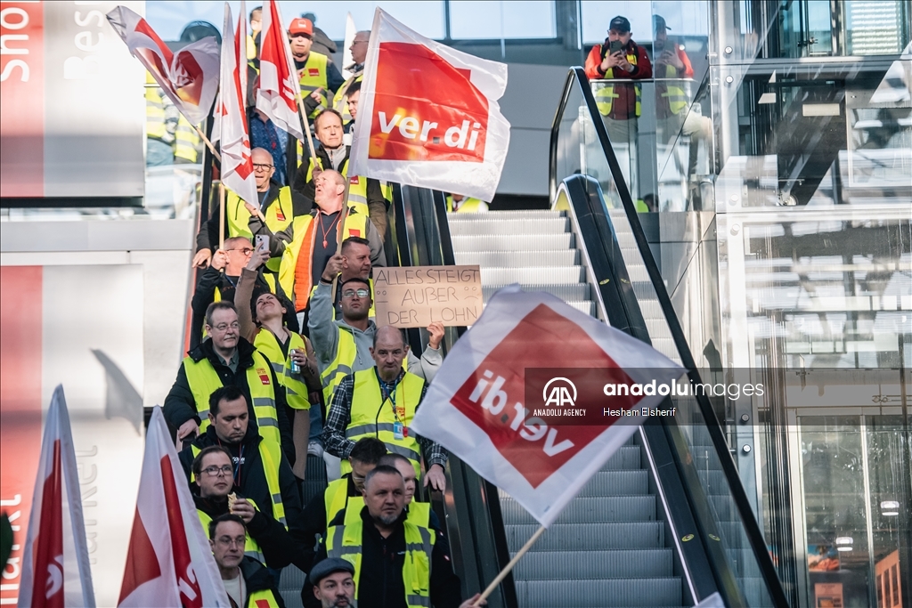 Germany airport strikes affect nearly half a million passengers