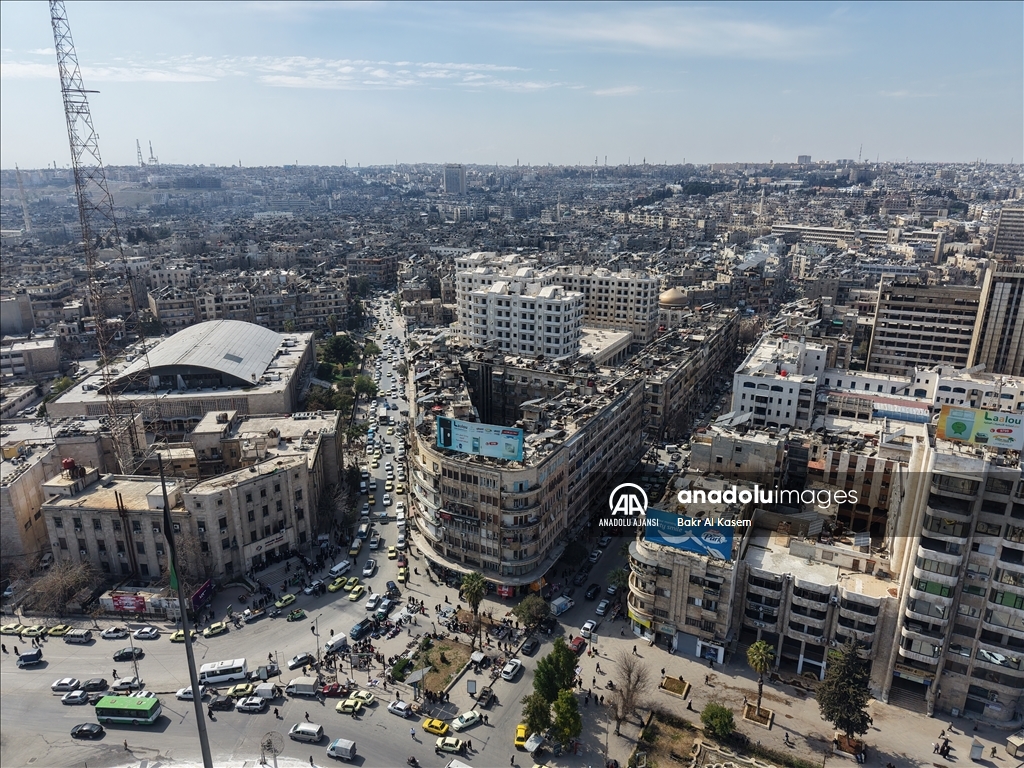 Halepliler, kentteki PKK/YPG'li teröristlerin devrik rejim unsurlarıyla eş zamanlı saldırısına tepkili