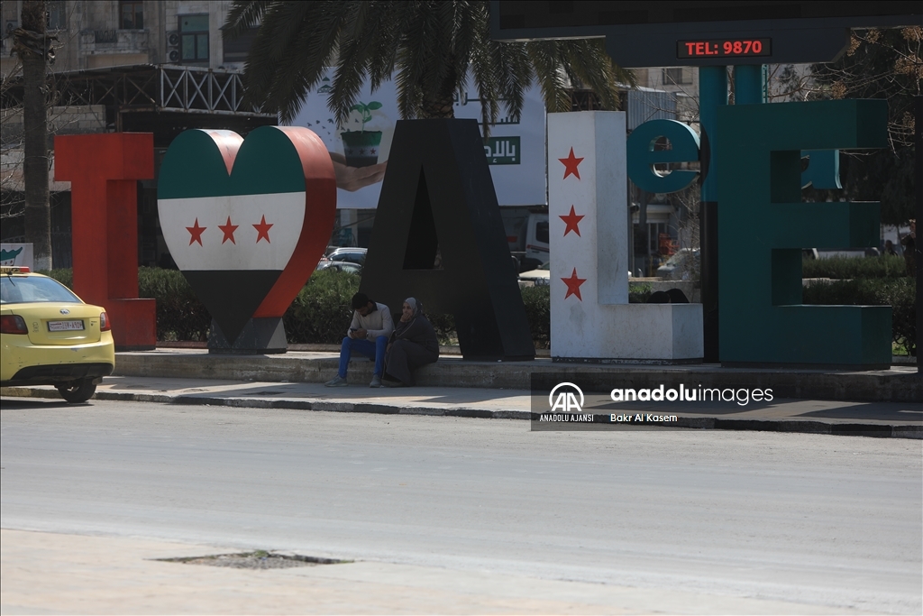 Halepliler, kentteki PKK/YPG'li teröristlerin devrik rejim unsurlarıyla eş zamanlı saldırısına tepkili