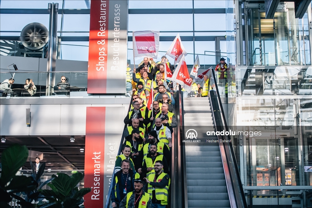 Germany airport strikes affect nearly half a million passengers