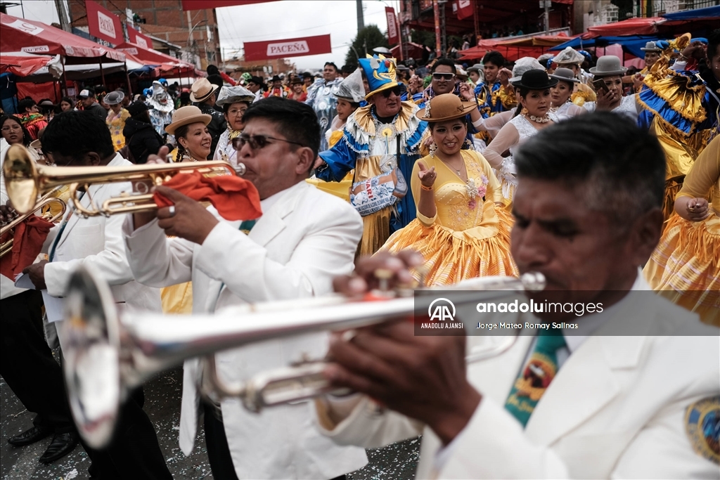 Bolivya'da düzenlenen karnavalın kapanışı renkli gösterilerle yapıldı