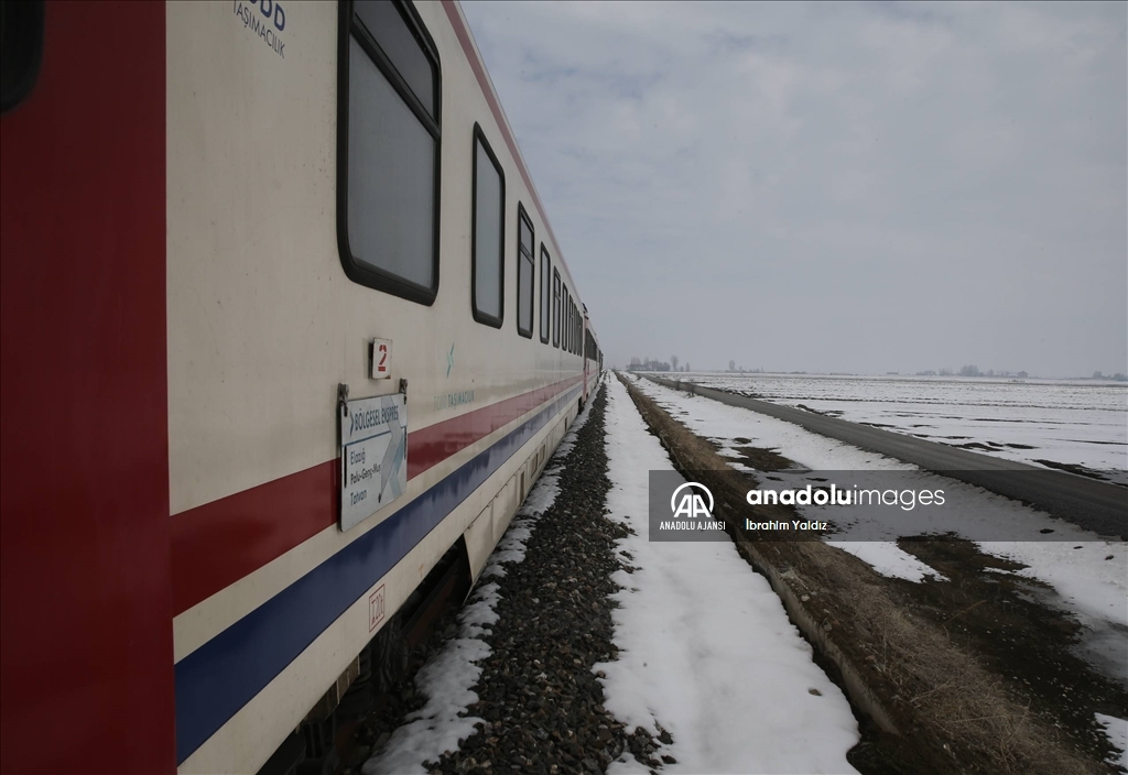 Muş'ta doğaseverler, tren yolculuğuyla bölgenin güzelliklerini keşfetti