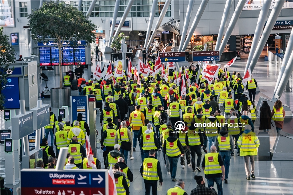 Germany airport strikes affect nearly half a million passengers