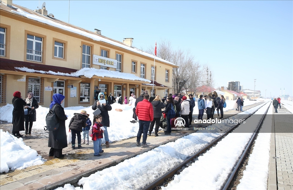 Muş'ta doğaseverler, tren yolculuğuyla bölgenin güzelliklerini keşfetti