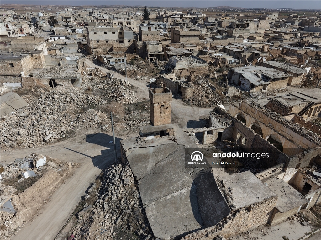 Halepliler, kentteki PKK/YPG'li teröristlerin devrik rejim unsurlarıyla eş zamanlı saldırısına tepkili