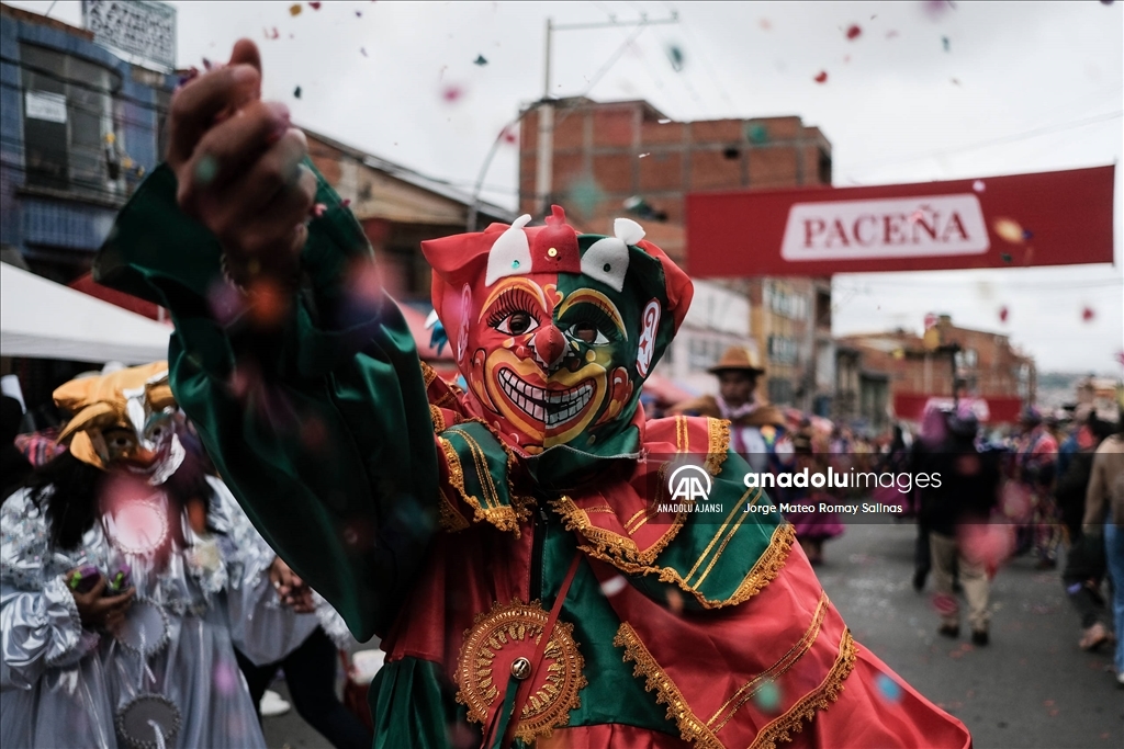 Bolivya'da düzenlenen karnavalın kapanışı renkli gösterilerle yapıldı