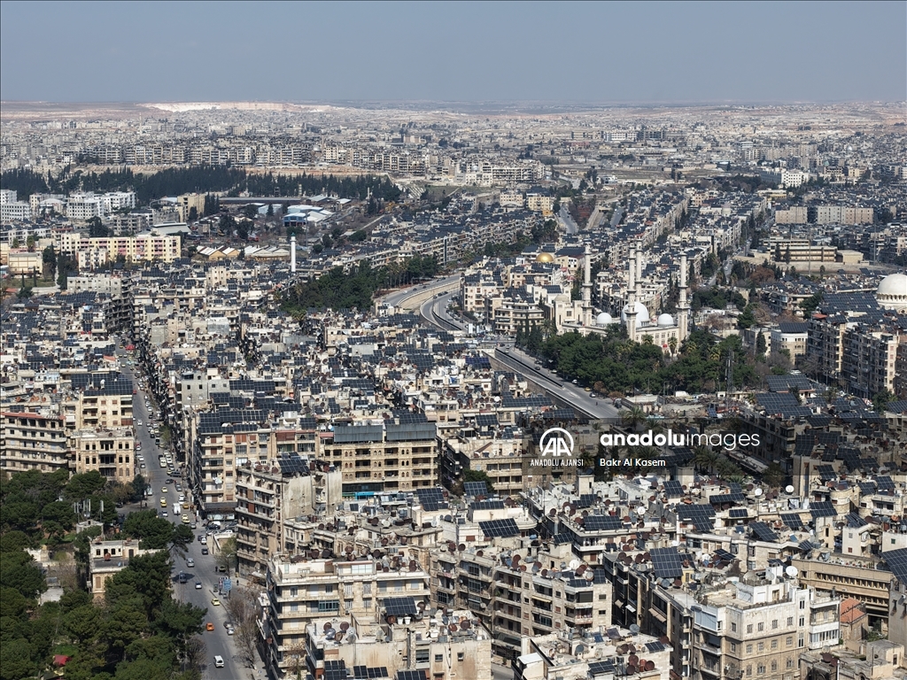 Halepliler, kentteki PKK/YPG'li teröristlerin devrik rejim unsurlarıyla eş zamanlı saldırısına tepkili